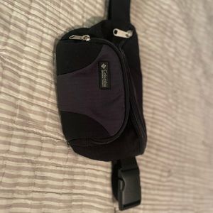 Columbia fanny pack with three zipper compartments